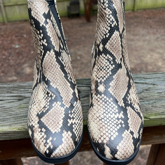 Qupid Faux Snakeskin Slip On Boot Booties size 6.5 - Picture 4 of 9